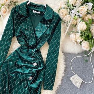 Green Elegant Velvet Midi Dress